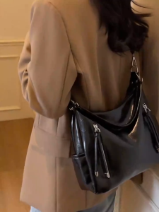 กระเป๋าสะพายไหล่ กระเป๋าทรงโฮโบ (Hobo Bag) สไตล์วินเทจ หนัง PU เงา หนังนิ่ม กระเป๋า Shoulder Bag แฟชั่น Y2K ใส่ของได้เยอะ พร้อมส่งจากไทย