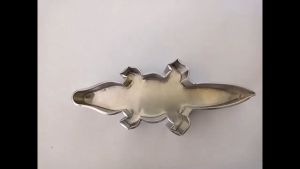 Loyang Roti Buaya Mini 22x9x4 cm: Praktis & Unik