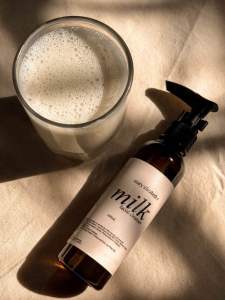 Mary Elizabeth R Milk Goats Milk + Lactic Acid Facial Wash AHA Cleanser for Dewy Skin Reduces Dark Spots & Fine Lines