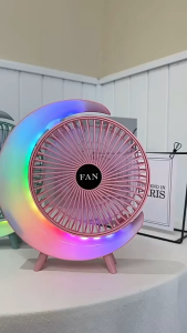 พัดลมไร้สาย พัดลมตั้งโต๊ะUSB Type-C พัดลมมีไฟLED พัดลมตั้งโต๊ะแบบพกพา หมุนได้180องศา ปรับแรงลมได้3ระดับ เสียงเงียบพิเศษ พัดลมหมุนเวียนอากาศ พัดลมพกพาหมุนได้