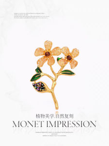 Exquisite Crystal Brooch Pin Vintage Lavender Flower Lapel Pin Luxury Suit Coat Accessory Elegant Womens Fashion Jewelry