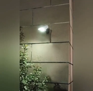 Solar Simulation Monitoring Light solar light human motion sensor LED safety simulation monitoring light outdoor waterproof garden courtyard with remote control 360 ° adjustable heavy-duty and remote multi-mode adjustable solar light
