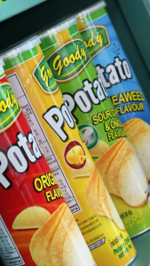 ขนมมันฝรั่งทอดกรอบ ตรา Goody ขนาด 90กรัม รสชาติเข้มข้น เต็มๆคำ พกพาสะดวก มีทั้งหมด 4 รสชาติ - รสดั้งเดิม - รสสาหร่าย - รสซาวครีม - รสชีส