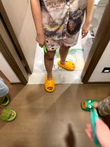 3D Gravity LED Carrot Knife Toy Creative Luminous Pisau Mainan Mini Cutter Cute Art Scissor Student Stationery Office Supplies 萝卜刀 Fun Decompression Toy