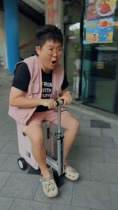 Airwheel SE3S - สีเงิน (Silver) กระเป๋าเดินทาง ไฟฟ้า นั่งขับได้ (20 นื้ว) ประกันสูงสุด 1 ปี