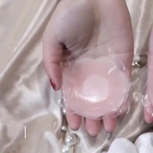 (พร้อมส่ง)แผ่นซิลิโคนปิดจุกนม มองไม่เห็น สีนู้ด สําหรับผู้หญิง