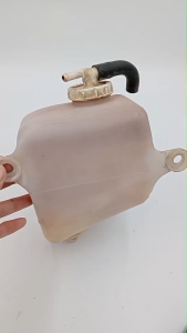 กระป๋องพักน้ำ Mitsubishi Strada มือสอง สภาพสมบูรณ์ ใช้งานได้ปกติ