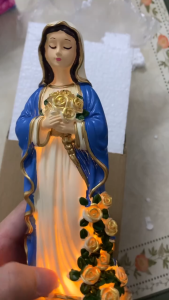 Chicmine 2Pcs Virgin Mary Garden Light Outdoor Mary Statue with LED Glowing Rose Blessed Mother Figurine for Catholic Garden Lawn Patio Decor Memorial Gift for Women Mom