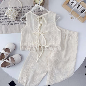 Gấu lãnh đạo cô gái mùa hè quần áo giản dị khoét rỗng Áo phông ren + quần đuổi muỗi 2 bộ chi tiết dây đai mở phía trên vest Cô Gái Bộ quần áo