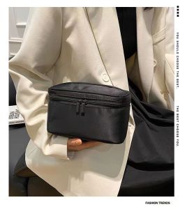 กระเป๋าเครื่องสำอางแบบพกพา ความจุขนาดใหญ่ ป้องกันน้ำ ดีไซน์เฉพาะตัว กระเป๋าสะพายไหล่แบบพกพา กระเป๋าผ้าไนลอนสีพื้น