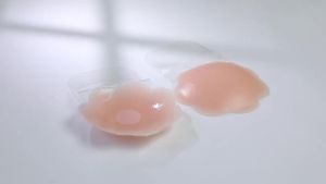 Reusable Women Breast Petals Lift Nipple Cover Invisible Petal Adhesive Strapless Backless Stick on Bra Silicone Breast Stickers