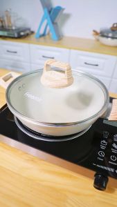 freemir Panci Hitam/Beige Diameter 24cm Kedalaman 7.5 cm dengan Tutup Kaca dan 2 Gagang Kayu Panci Anti Lengket Wajan Serbaguna