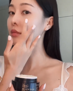 KEM DƯỠNG DA CHIẾT XUẤT ỐC SÊN ĐEN NGĂN NGỪA LÃO HOÁ DR.G BLACK SNAIL CREAM 50ML