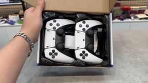 YOUR game stick เกมต่อทีวี รองรับการเชื่อมต่อทีวี คอมพิวเตอร์ และโปรเจ็กเตอร์ การเชื่อมต่อ HDMI แบบพลักแอนด์เพลย์ รับประกัน 1 ปี