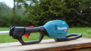 🔥FREE SHIPPING🔥 Makita UA003GM102 / UA003GZ01 40Vmax Cordless Pole Saw /  Polesaw 300MM (12") ( UA003 )