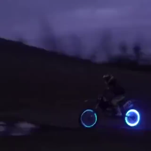 LONGGO 2Pair Bike Neon Light Valve Decoration Light Bicycle Tire LED Light Safety Warning Spoke Light Flash