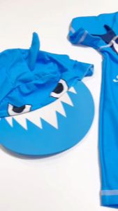 ชุดว่ายน้ำฉลาม Shark Boy (เซ็ต 3 ชิ้น มีหมวก เสื้อ กางเกง) แสงแดด
