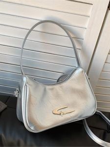 สีเงิน ทันสมัย ผู้หญิง กระเป๋าถือ 2023 ใหม่insกระเป๋าสะพายข้าง นุ่ม วัสดุpuสีตัดกันสีบริสุทธิ์ ลำลอง ไหล่บาแกตต์