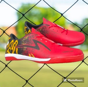 Specs Api ewaklok  Sepatu bola anak anak dan orang dewasa uk 33 sampai 43. Gratis kaos kaki