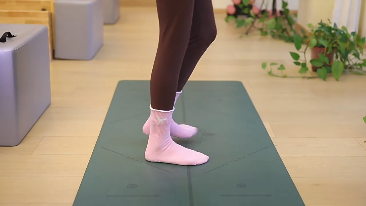 Women Yoga Socks with Ruffle Cuff & Bow Embroidery Silicone Non Slip Grip Pilates Home Floor Socks