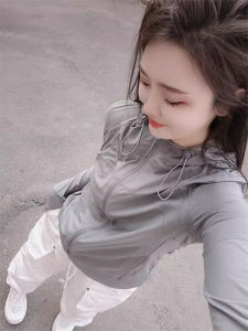 เสื้อคลุมกันแดดผ้าไหมน้ำแข็งบางสำหรับผู้หญิงในช่วงฤดูร้อนปี 2025 เสื้อคลุมกันแดดแบบบางระบายอากาศได้ดีสำหรับกลางแจ้ง เสื้อคลุมกันแดดแบบอเนกประสงค์สำหรับกลางแจ้ง