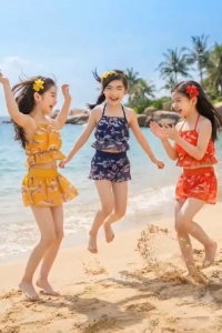 Đồ bơi bé gái nhiều màu rực rỡ nổi bật