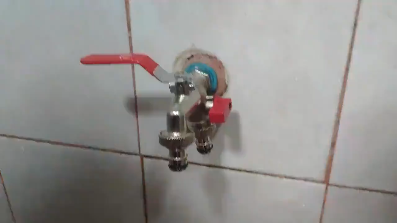 ก๊อกน้ำทองเหลือง 4 จุด สำหรับกลางแจ้งโดยเฉพาะสำหรับรดน้ำต้นไม้และล้างรถ ก๊อกน้ำแบบสองทาง