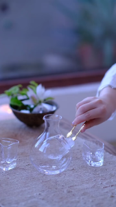 250ML Glass Wine Bottle Hole Sake Glass Ice Jug Nest Cooling Room Cooler Mini Gift Carafe Superior Decanter