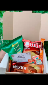 Snack Box Hampers Lengkap Kado Ulang tahun Wisuda Bingkisan Ucapan Custom Bisa COD
