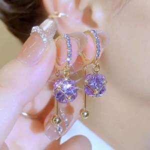 (Bebas beli 2 dapat bonus) H-Girl888 COD A144 Anting bola rumbai ungu titanium wanita Korea Anti karat anti luntur