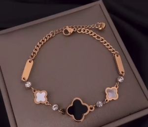 Gelang Tangan Perempuan Clover Hitam Putih Permata Bahan Titanium Korean Style