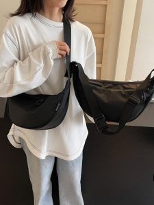 Casual Dumpling Shaped Shoulder Crossbody Bag for Women Waterproof Black Commuter Bag Soft Oxford Cloth Material Small Size