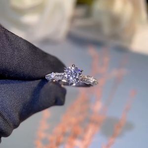เพชรแท้ 100% CS Jewelry แหวนเพชรทองคำขาว 18K แกะสลักรูปผู้หญิง, เพชรแท้ 1 กะรัต พร้อมใบเซอร์ S925, เงินสเตอร์ลิง Colorfast และไฮโปอันเลอร์เจนิก