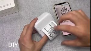 เครื่องพิมพ์ฉลาก แบบพกพา เครื่องพิมพ์ขนาดเล็กปริ้นเตอร์ไร้หมึกเครื่องพิมพ์ภาพขนาดเล็กบลูทูธ เครื่องพิมพ์ความร้อนเครื่องพิมพ์พกพาไร้หมึกพิมพ์ชัดเจน J&T mini label printer รองรับภาษาไทย เเครื่องปริ้นมือถือ เครื่องปริ้นพกพาไร้หมึก bluetooth เครื่องปริ้นแบบพก