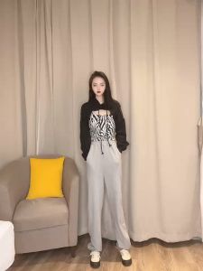 เสื้อครอปมีฮู้ด เสื้อครึ่งตัวลายตาข่ายสีดำ สายเต้นต้องซื้อ (เป้าหมาย: เสื้อออกงานกีฬาสี)