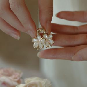 Elegant French Style Hair Clip Fairy Flower Hair Accessories Side Hair Card Womens Hairpin Alloy Engraved Artificial Gem