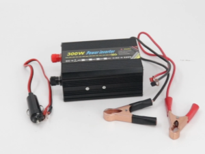 อินเวอร์เตอร์ คลื่นไซน์บริสุทธิ์ Car power Inverter 1500W/300W เครื่องแปลงไฟ USB หม้อแปลงไฟ 12Vto220V แปลงไฟรถยนต์ อินเวอ