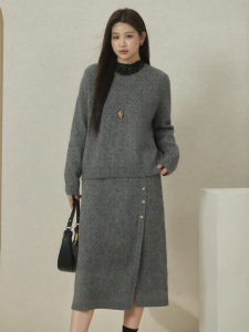 QLX | Plus Size Fashion Sweater and Split Skirt