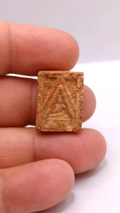 K643 พระสมเด็จ หลวงพ่อสด วัดปากน้ำ พระผงของขวัญ เนื้อเก่า ปี 65  ขนาด 1.0 x 2.0 ซม. พร้อมส่ง