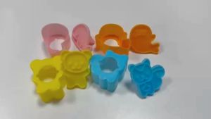 Payoe 4pcs/1set Cetakan Bola Nasi Tekan Berbagai Bentuk Motif Karakter Kartun Lucu