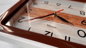 Jam Dinding Monza 3110 Motif Kayu Elegant Aesthetic Besar Mewah Kotak Mesin Quartz 25cm