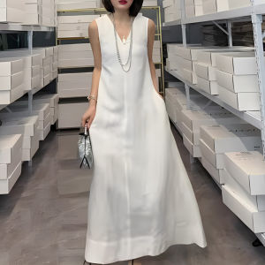 UYFY | ชุดเดรสยาวผ้าลินินแขนกุดสีขาวฤดูร้อนปี 2025 สำหรับผู้หญิง ทรงเอ คอวี กระโปรงยาวคลุมเข่า แฟชั่นสตรีท