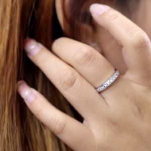 แหวนเงินแท้ 92.5% แหวนเพชรแถว ชุบทองคำขาว Vayo Jewerly