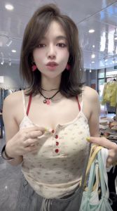 เสื้อกั๊กผู้หญิงฤดูร้อนปี 2024 ทรงเข้ารูป ดีไซน์ใหม่ ทรงเข้ารูป ใส่ได้ทุกโอกาส เสื้อเชิ้ตบาง สไตล์เกาหลี คอวี แขนกุด