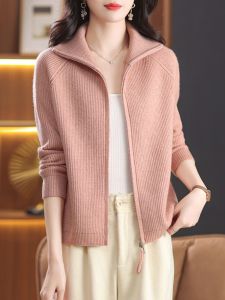 เสื้อคาร์ดิแกนถักสีแดง คอปกตั้ง แขนยาว สำหรับผู้หญิง เสื้อคลุมกันหนาวแบบมีซิป แฟชั่นฤดูใบไม้ร่วง 2024 ใหม่ เสื้อคลุมกันหนาว