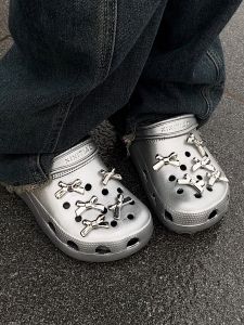 Fashionable Silver Butterfly Knot Hollow out Slip-On Sandals Arch Support Outdoor Wear Womens Flat Bottom EVA Thong Slippers