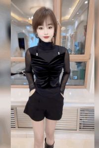 เสื้อยืดคอกลมแขนยาวผ้าคอร์ดูรอยผสมลูกไม้สีดำสำหรับผู้หญิง เสื้อชั้นในสไตล์ไฮเอนด์สองชิ้นเทียมแฟชั่น