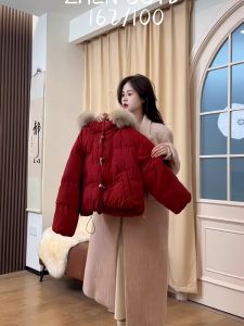 เสื้อแจ็คเก็ตผ้าฝ้ายหนาคอตั้งสีแดง เสื้อผ้าผู้หญิงฤดูใบไม้ร่วง/ฤดูหนาว เสื้อผ้าผู้หญิงสไตล์เกาหลี ปกติ แขนยาว ปกติ