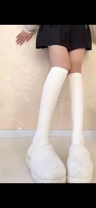 Tất Vớ Dài Dưới Gối Goiso Gân Sọc Dọc Làm Thon Chân Phong Cách Hàn RQN2435 - REQUANE