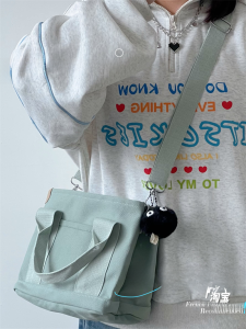 กระเป๋าผ้าแคนวาสความจุขนาดใหญ่สําหรับผู้หญิงที่มีแมวสีส้มตัวใหญ่ ดีไซน์ เหมาะสําหรับการเดินทางและชั้นเรียน หลากหลาย กระเป๋าสีทึบ นักเรียน